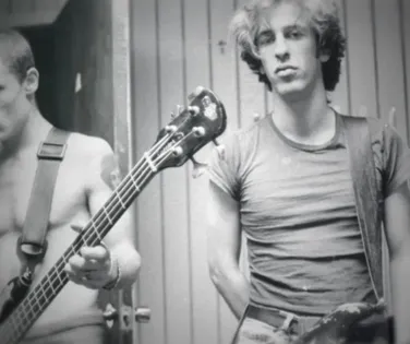 Trágica história do Red Hot Chili Peppers é resgatada em doc da Netflix - Imagem