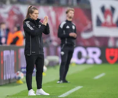 Treinadoras ainda são minoria no futebol feminino - Imagem
