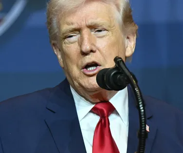 Trump mira Cuba e promete grande transformação na ilha - Imagem