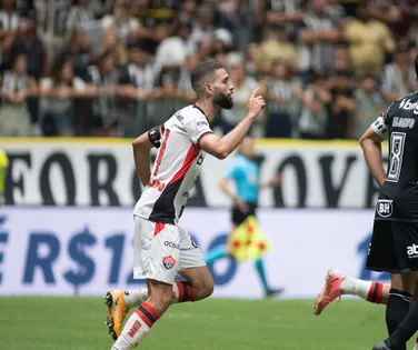 Vitória busca retorno de Wagner Leonardo e Grêmio decide futuro do zagueiro - Imagem