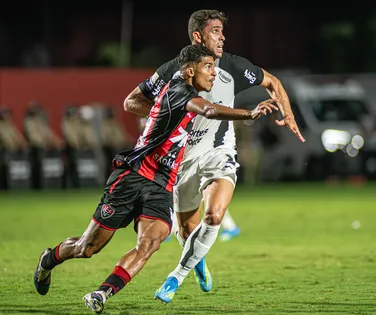 Vitória e Corinthians fazem uma só finalização e empatam no Barradão - Imagem