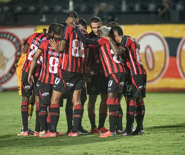 Vitória perde mais um jogador por lesão e cirurgia será necessária - Imagem