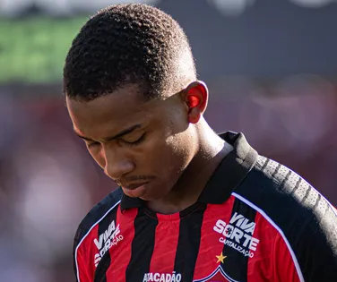 Volante da base ganha destaque no Vitória durante o Baianão - Imagem