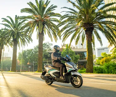 Yamaha dobra aposta em scooters híbridas - Imagem