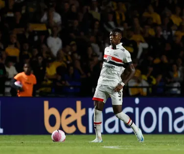 Zagueiro posta mensagem enigmática nas redes sociais durante sumiço - Imagem