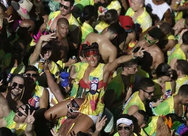 Da mortalha ao abadá: a evolução do traje no Carnaval de Salvador - Imagem
