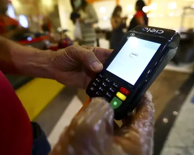 Vale-refeição passa a funcionar em todas as maquininhas do Brasil