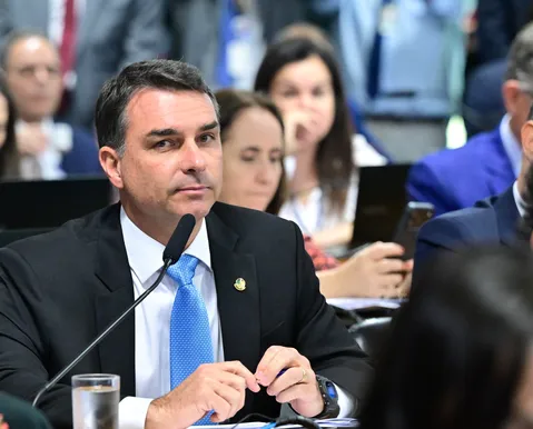 Adeus, Flávio? Centrão articula chapa feminina contra Lula