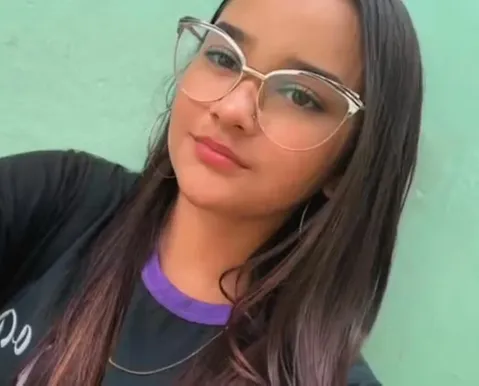 Adolescente morre eletrocutada enquanto pranchava o cabelo no interior da Bahia