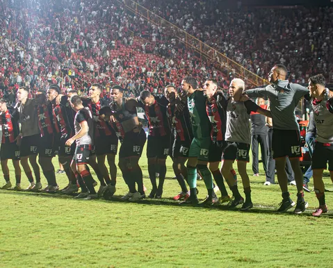 Atual campanha do Vitória na Série A iguala time histórico de 2013