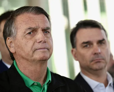 Bolsonaro ignora 'fator Vorcaro' e mantém candidatura de Flávio a presidente - Imagem