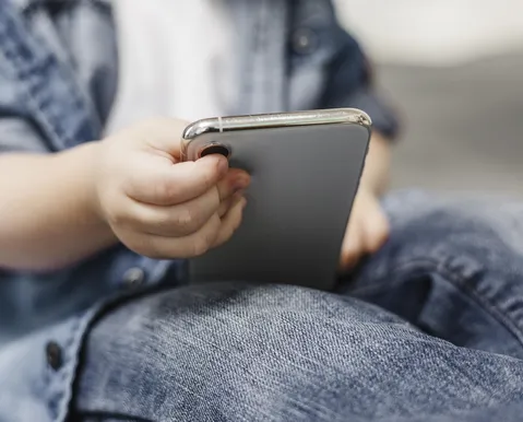 Celular: ferramenta de estudo ou risco para crianças e adolescentes?