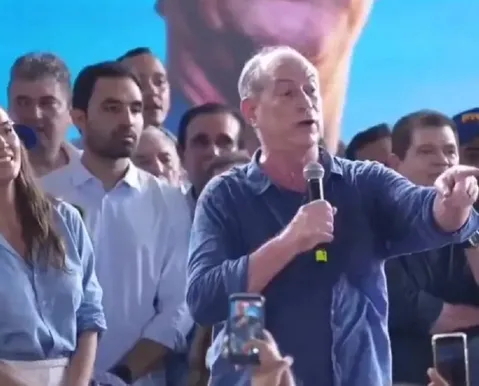Ciro confunde gesto de apoiador com símbolo do CV: “Quer ser preso?”
