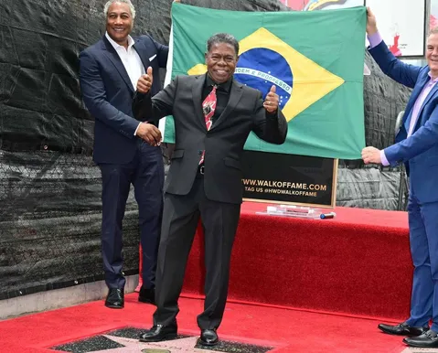 Conheça o primeiro brasileiro a receber estrela na Calçada da Fama - Imagem