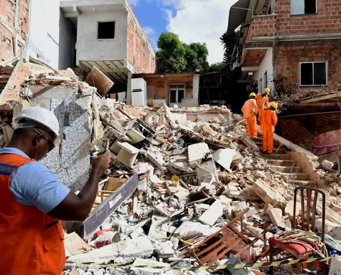 Doze famílias seguem desabrigadas após desabamento em Salvador