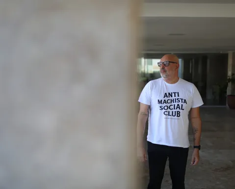 "É difícil falar de machismo sem considerar o racismo", diz educador