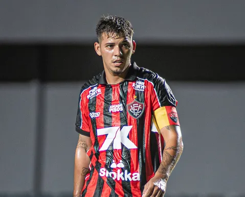 Emprestado, jogador do Vitória brilha e é destaque em líder da Série B - Imagem