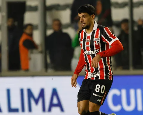 Ex-Bahia é alvo de protestos da torcida do São Paulo: "Verme" - Imagem