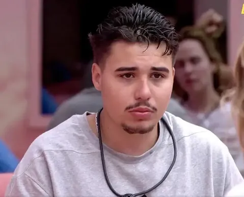 Ex-BBB Pedro sofre novo surto psicótico após confusão