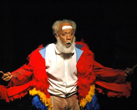 Hilton Cobra chega aos 70 anos como referência máxima do teatro baiano e do movimento negro