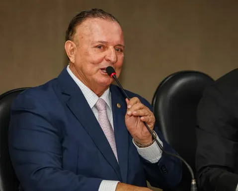 Indicação de Adolfo Menezes ao TCM é adiada pela Alba; saiba por que