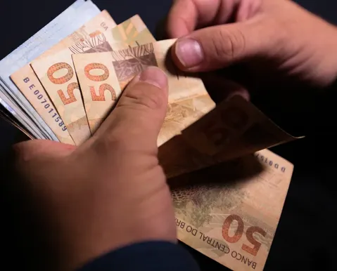 INSS inicia pagamento da 2ª parcela do 13º nesta segunda; veja calendário - Imagem