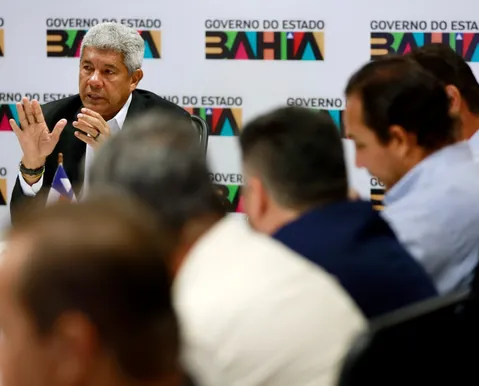Jerônimo autoriza novos investimentos e obras para municípios baianos
