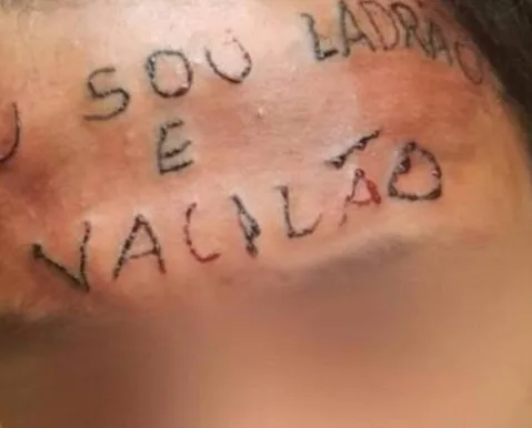 Jovem que teve testa tatuada à força é condenado por furto qualificado - Imagem