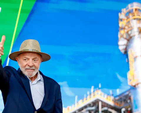Lula ironiza Flávio Bolsonaro: "Nunca fomos atrás de lei Vorcaro para artistas"