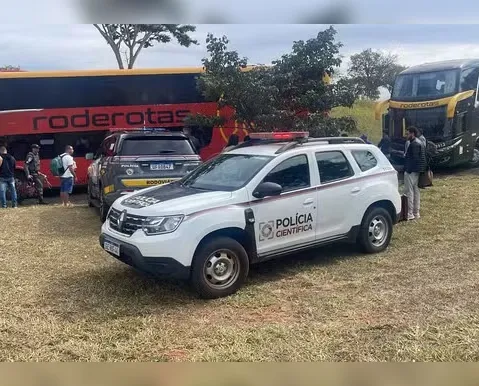 Mulher é encontrada morta em assento de ônibus durante viagem - Imagem