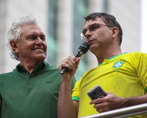 Nome de peso da direita cobra Flávio Bolsonaro sobre o caso Master - Imagem