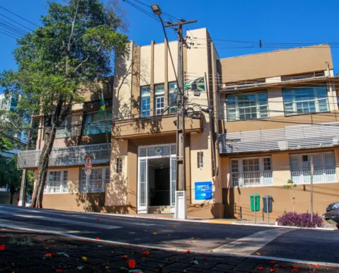 Prefeitura lança concurso com 66 vagas e salários acima de R$ 21 mil - Imagem