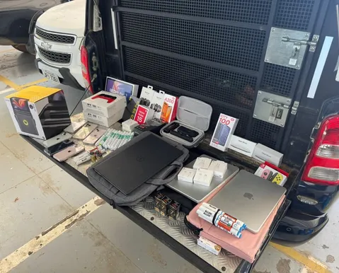 PRF apreende canetas emagrecedoras, anabolizantes e eletrônicos em carro na Bahia - Imagem