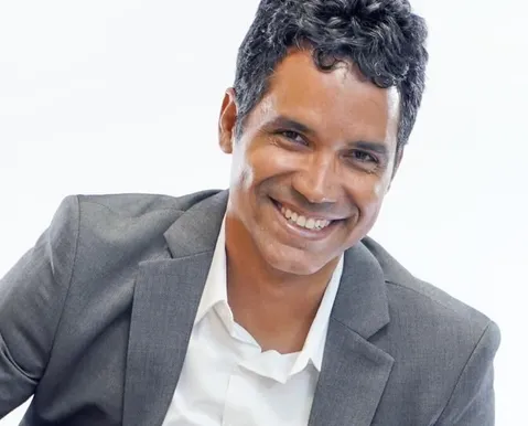 Psiquiatra Lucas Argolo transforma escuta em show em Salvador
