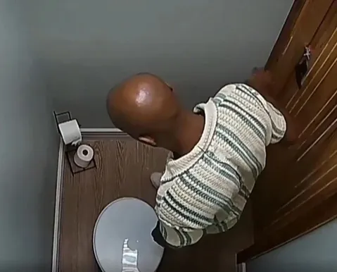 Reality da Record expõe participante urinando e gera polêmica na web