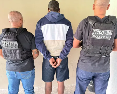 Traficante do CV no Nordeste de Amaralina é preso no aeroporto tentando ir para o RJ