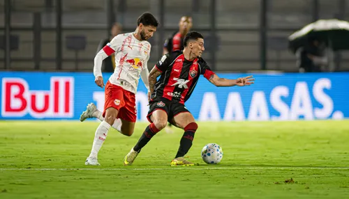 Jair critica arbitragem em derrota do Vitória: "Confusa mais uma vez"