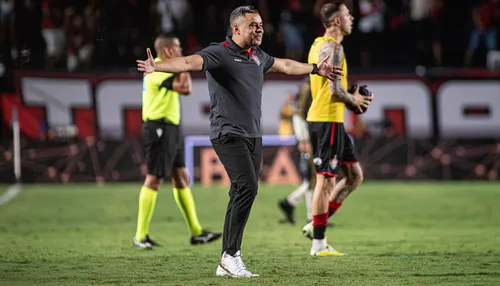 Vitória tenta maior sequência invicta da era Jair Ventura