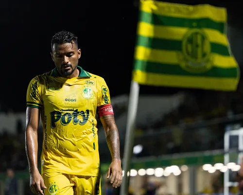 Astro do Mirassol detona Vitória após derrota no Barradão: “Jogou só por uma bola” - Imagem