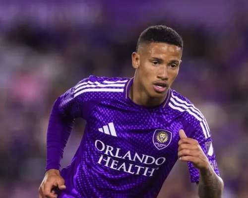 Cria do Bahia formará dupla de ataque com estrela da Copa do Mundo - Imagem