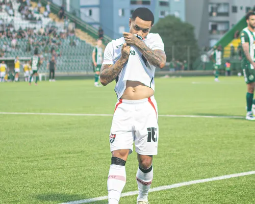 Decisivo, Matheuzinho lidera estatística importante no Vitória - Imagem