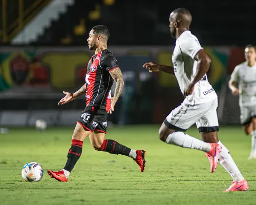 Eliminado para o Vitória, Ceará critica arbitragem: "Graves erros" - Imagem