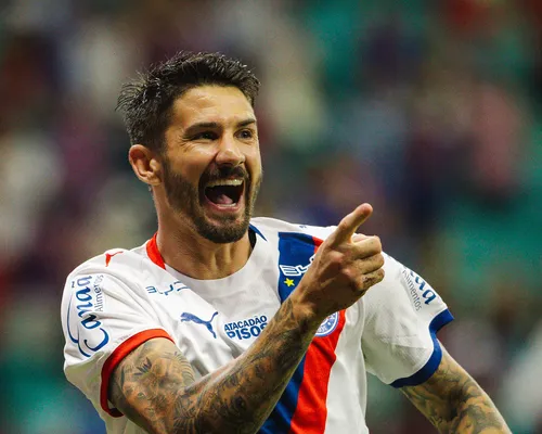 Everaldo se revolta com o VAR e diz que árbitro "brigou com a imagem" - Imagem