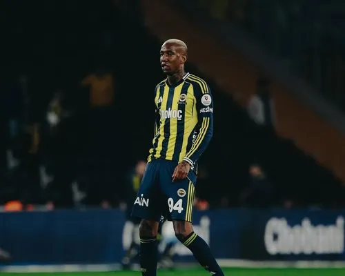 Ex-Bahia se aproxima de recorde de gols em ano histórico na Europa - Imagem