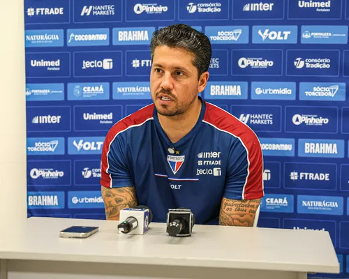 Ex-treinador do Vitória estreia na série B com goleada inesperada - Imagem