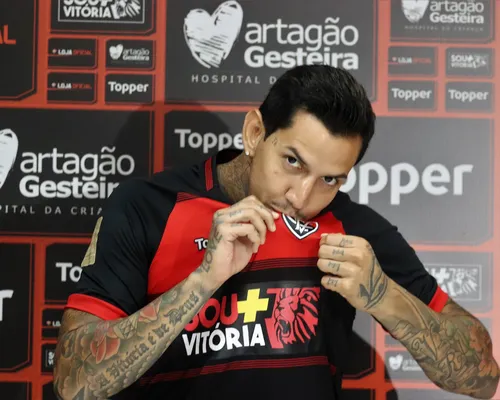 Ex-Vitória celebra aniversário em bar famoso de Salvador; veja imagens - Imagem