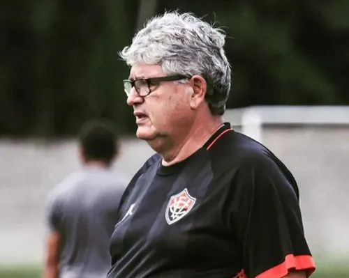 Ex-Vitória revela que ajudou Felipão a montar tática do penta em 2002 - Imagem