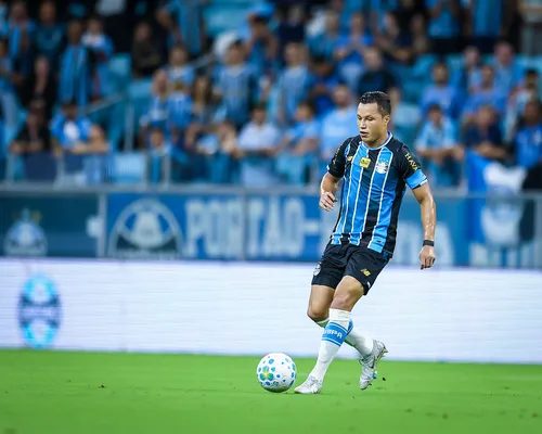 Grêmio confirma que Marlon passará por cirurgia e projeta recuperação - Imagem