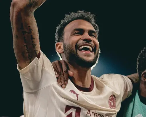 Hat-trick e mais: ex-atacantes de Bahia e Vitória brilham no exterior - Imagem