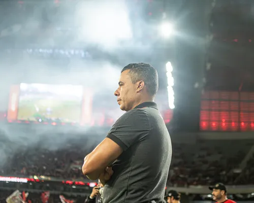 Jair Ventura diz que arbitragem "condicionou" derrota do Vitória - Imagem